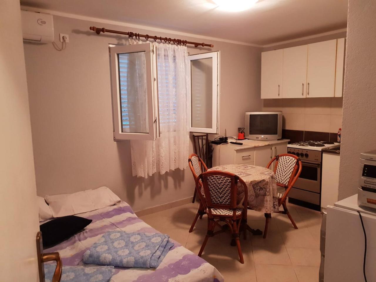 Apartment Miki Херцег-Новий Екстер'єр фото